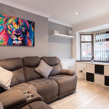 Refurbished Home, 8 Mins To Cc Белфаст Екстериор снимка