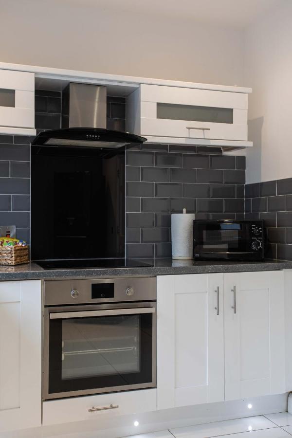 Refurbished Home, 8 Mins To Cc Белфаст Екстериор снимка