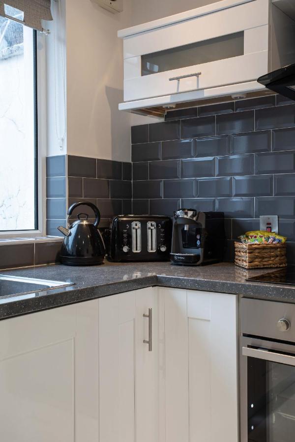 Refurbished Home, 8 Mins To Cc Белфаст Екстериор снимка