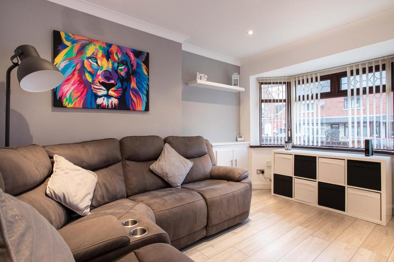 Refurbished Home, 8 Mins To Cc Белфаст Екстериор снимка