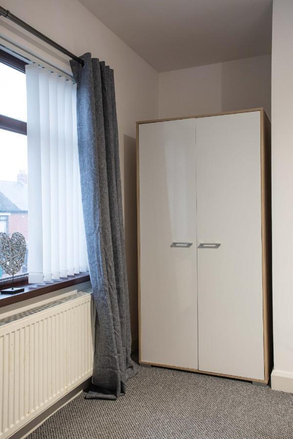 Refurbished Home, 8 Mins To Cc Белфаст Екстериор снимка