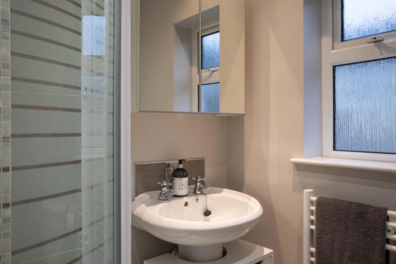 Refurbished Home, 8 Mins To Cc Белфаст Екстериор снимка